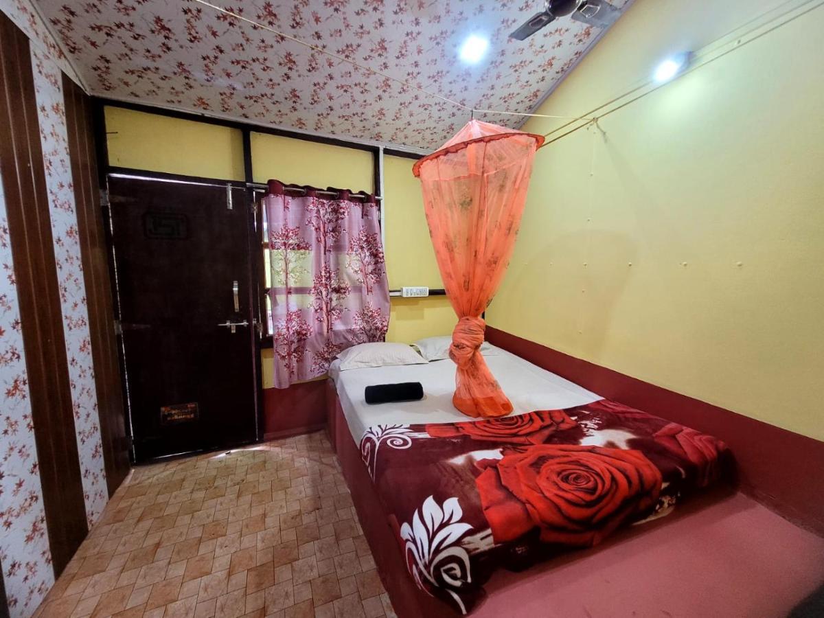 Om D S Cafe 51 & Beach Stay Gokarna  Dış mekan fotoğraf