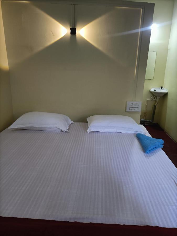 Om D S Cafe 51 & Beach Stay Gokarna  Dış mekan fotoğraf
