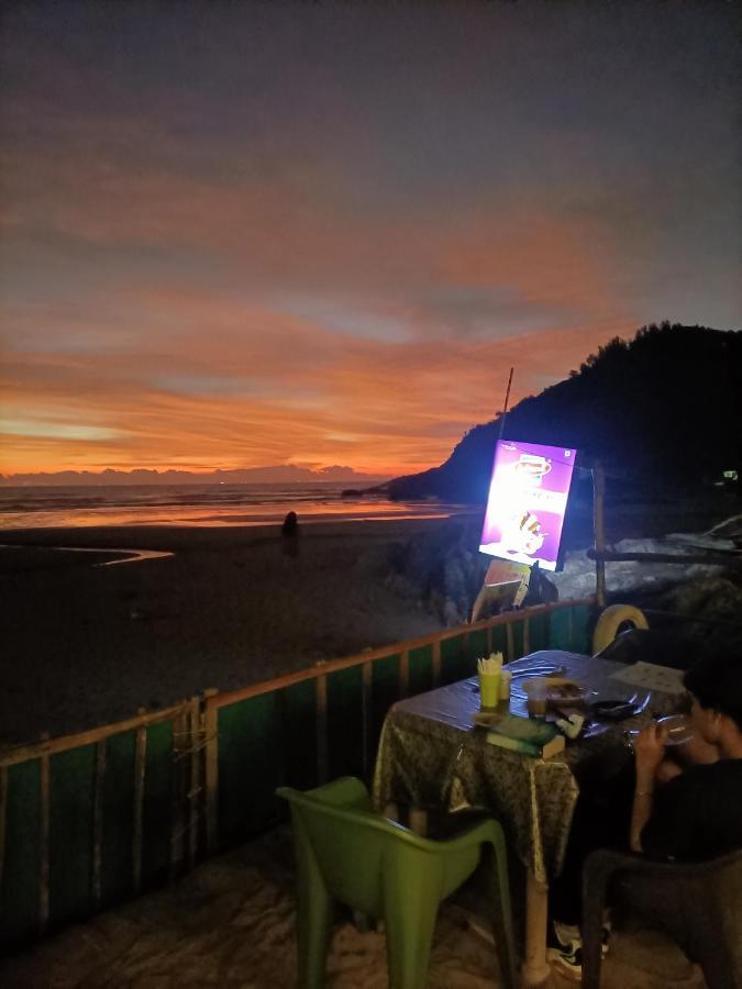 Om D S Cafe 51 & Beach Stay Gokarna  Dış mekan fotoğraf