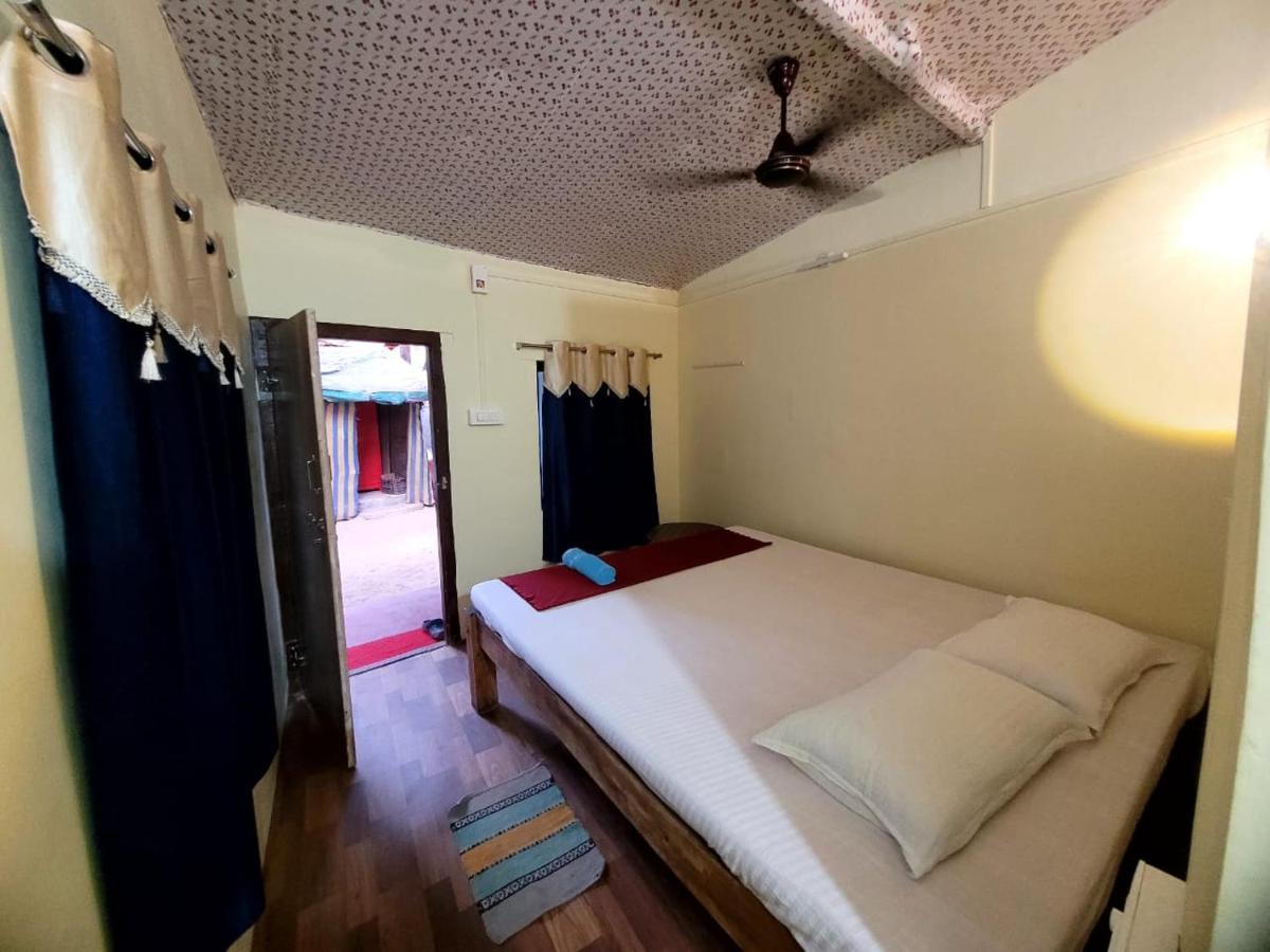 Om D S Cafe 51 & Beach Stay Gokarna  Dış mekan fotoğraf
