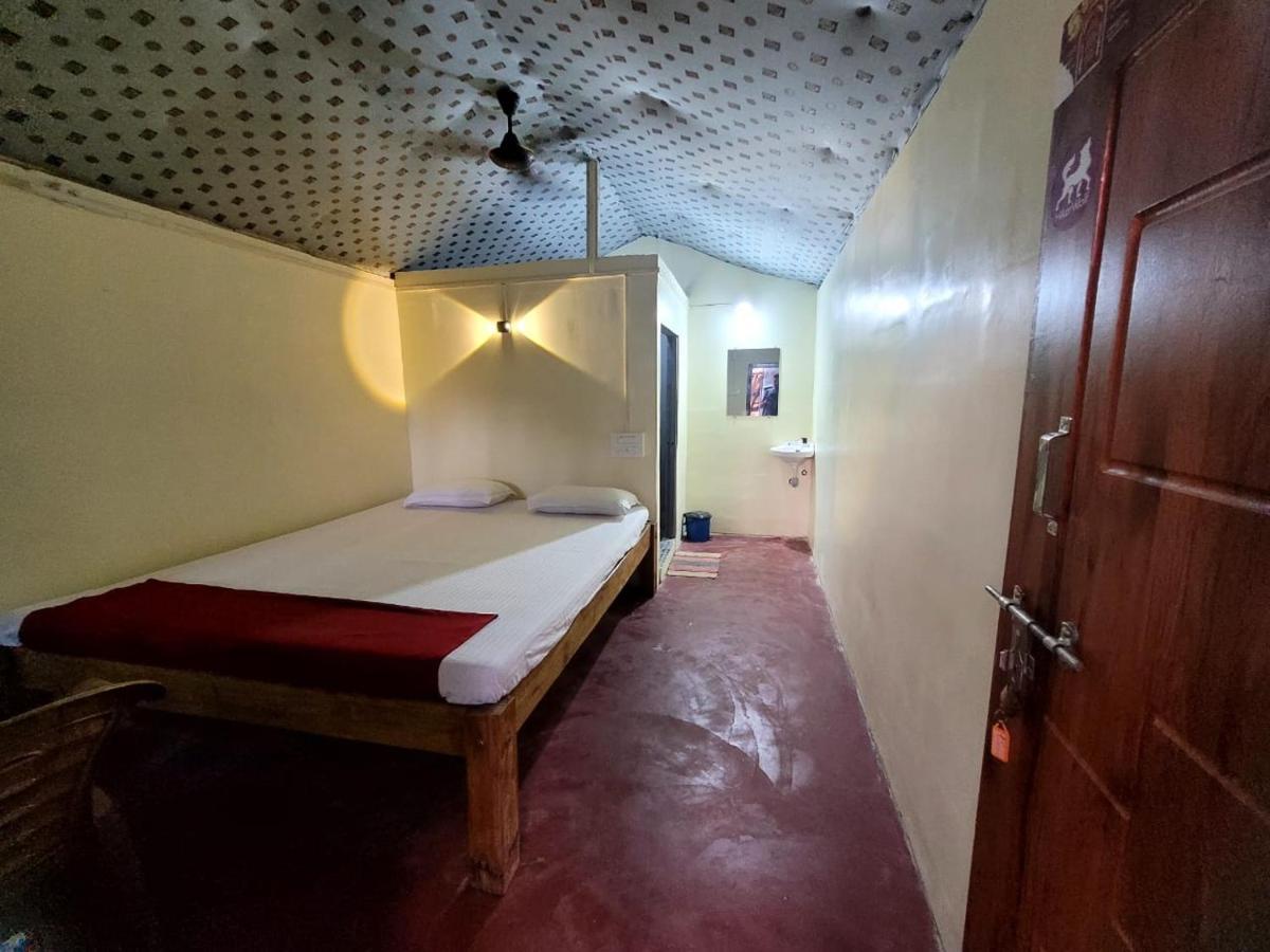 Om D S Cafe 51 & Beach Stay Gokarna  Dış mekan fotoğraf