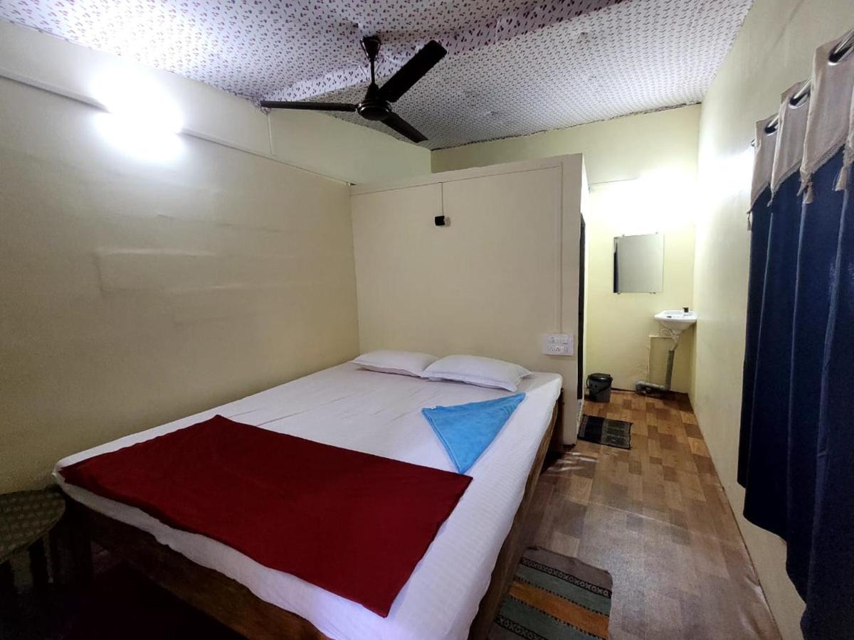 Om D S Cafe 51 & Beach Stay Gokarna  Dış mekan fotoğraf