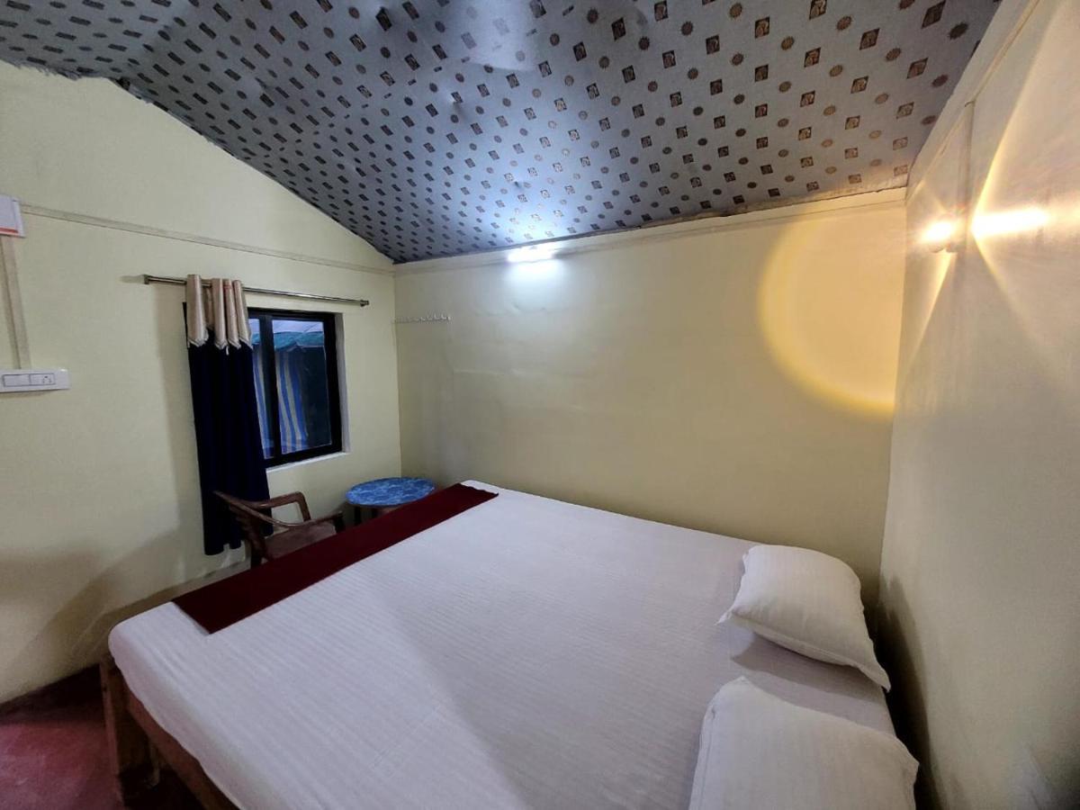 Om D S Cafe 51 & Beach Stay Gokarna  Dış mekan fotoğraf