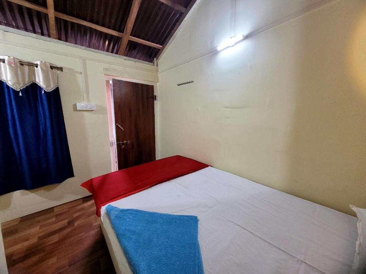 Om D S Cafe 51 & Beach Stay Gokarna  Dış mekan fotoğraf