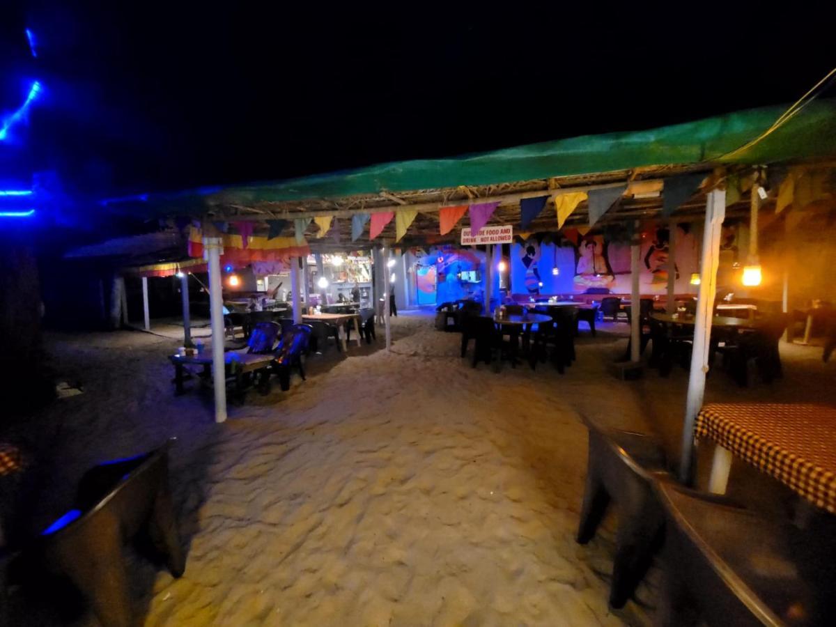 Om D S Cafe 51 & Beach Stay Gokarna  Dış mekan fotoğraf