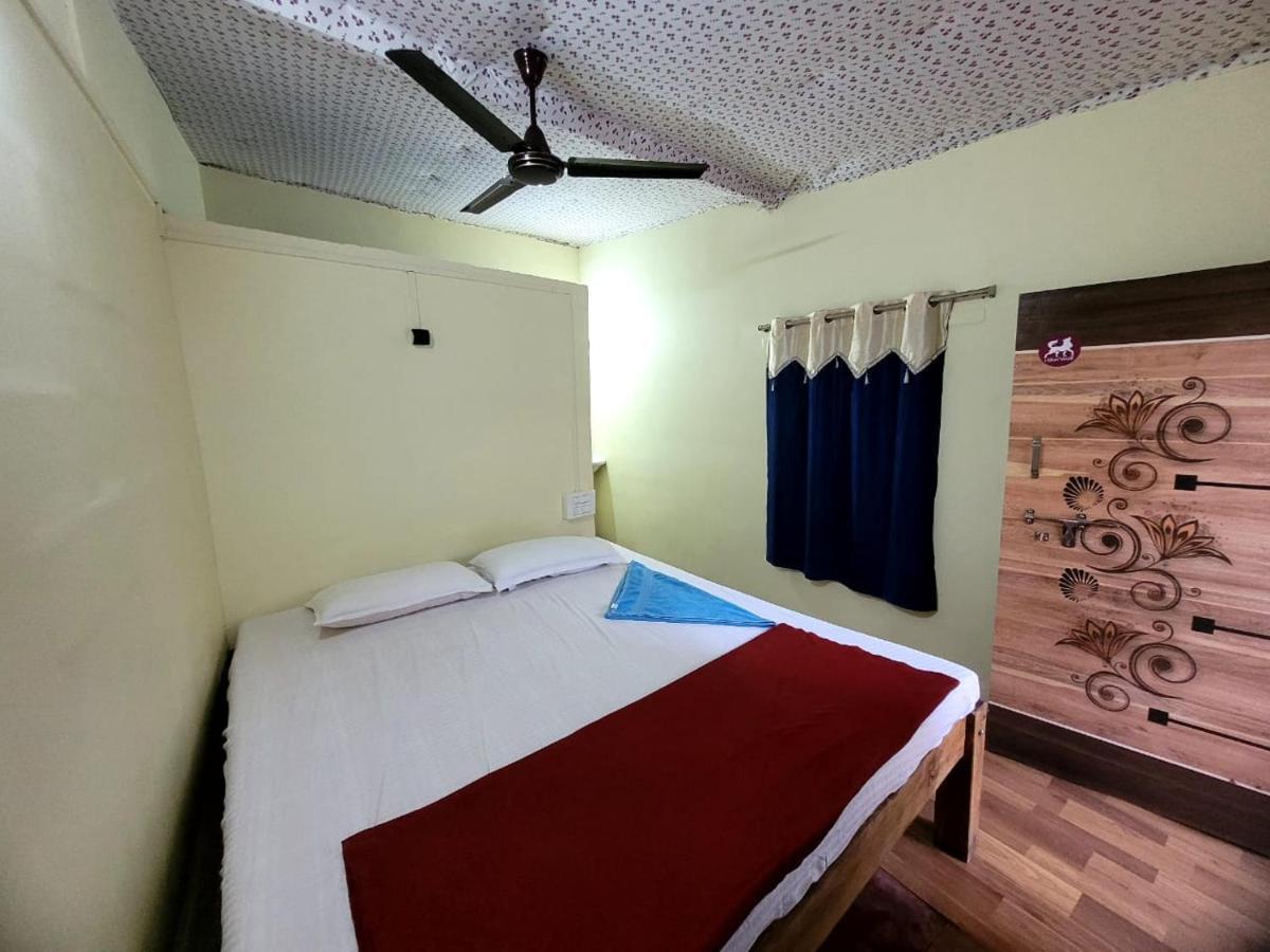 Om D S Cafe 51 & Beach Stay Gokarna  Dış mekan fotoğraf