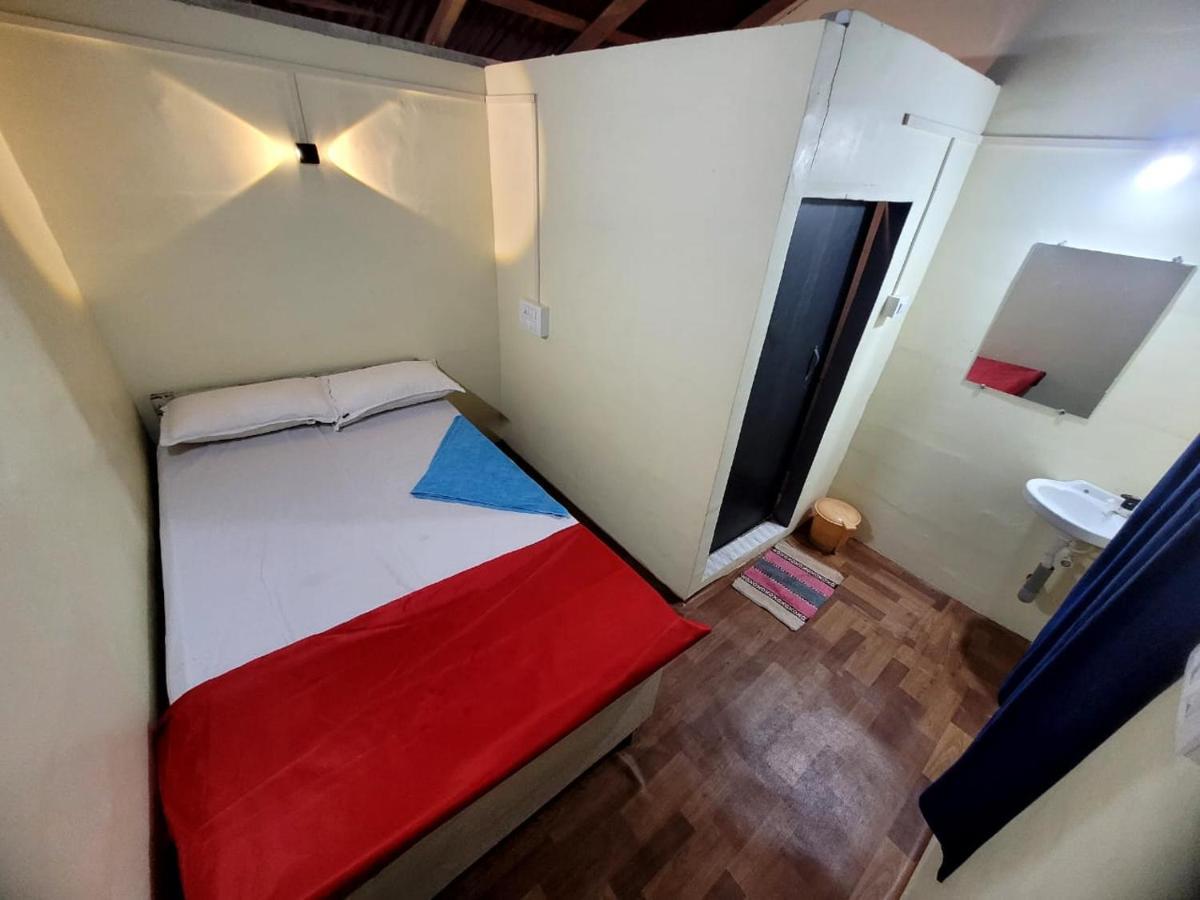 Om D S Cafe 51 & Beach Stay Gokarna  Dış mekan fotoğraf